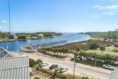 Lattitude Adjustment 1br\/2ba condo