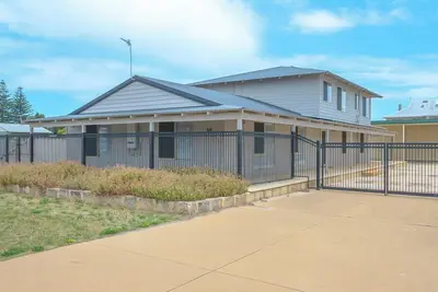 Image de A modern & stunning 8-bedroom home - perfect for larger or multiple families.