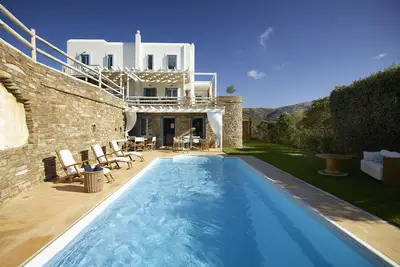 Image de Villa Phivi avec piscine privée à Andros Grèce -Les meilleures vacances