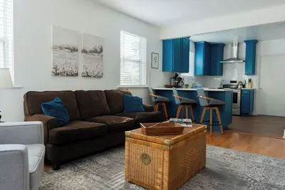 Image de Rest Easy : King Bed : Downtown & Ft. Jackson 2Bd 1Bth