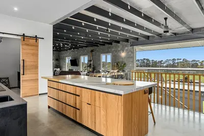 Image de Pepper Paddocks - Warehouse meets Farm