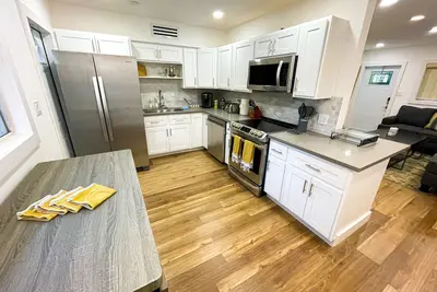 Image de Elegant Apartment Centrally Located Near EdenAcres