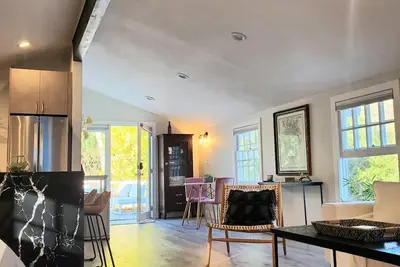 Image de Tranquil Soho style Guesthouse in gated community!