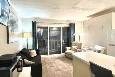 Image de Lovely, beach view condo