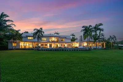 Image de Private Luxury Waterfront Estate 🌿 Step into the Jubilee Sanctuary.