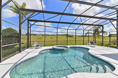 Image de 596-Modern 5 Bed Home Overlooking Golf Course and Conservation Near Disney