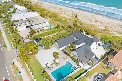 Image de Beach Front Home with Gated entry  Large sparkling pool and private beach access