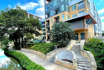 Image de Beautiful Modern 1-Bedroom 1-Bath Apartment- On the Riverwalk