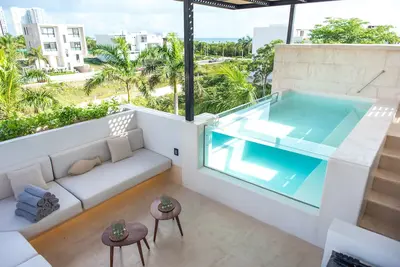 ⮕ Seaside Oasis Steps Away to Beach w/Private Pool ⬅