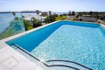Image de Elegant 2-Bed Apartment with Incredible Bay Views