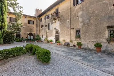 Image de Spectacular apartment in historic mansion from the 1400s