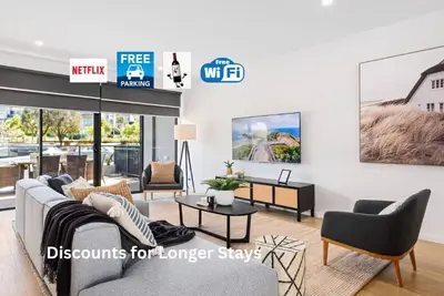 Image de Modern Spacious Coastal 4 Bedroom Town House