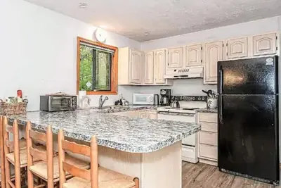 Image de Lovely Pocono Mountain Home!
