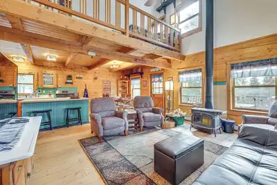 Image de Deck, Fire Pit & Grill: Log Cabin in Black Hawk