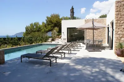 Image de Beautiful Ibiza Villa | 6 Bedrooms | Villa Inessa | Amazing Panoramic Views of The Sea | Santa Eulalia
