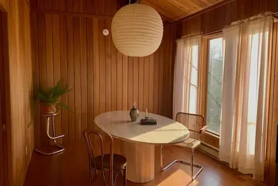 Image de Country Farmhouse with wood burning fireplace & outdoor shower