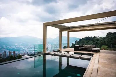 Image de Villa Los Balsos, De Las Mejore Propiedades En MedellĂn