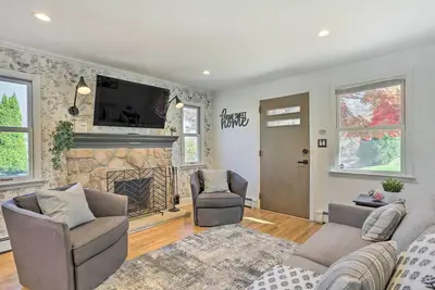 Image de Delightful Home w\/ Fire Pit, Walk to Lake!
