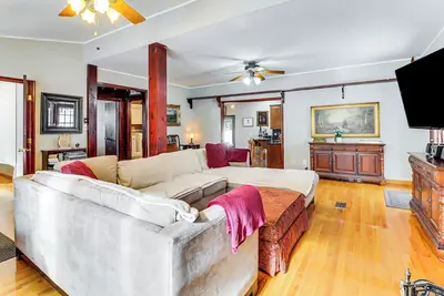 Image de 4 Mi to Camelback! Group-Friendly Poconos Cabin