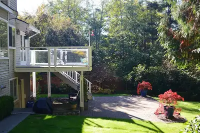 Image de 3-4 month rental, Family home in quiet park like setting, 15 minutes to downtown
