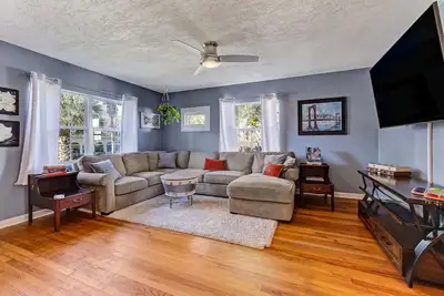 Image de Avondale/Riverside Home in Historic District
