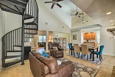 Image de Spacious Seabrook Home w\/ Patio: 1 Mi to Beach!