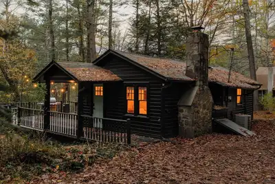 Image de Modern Riverfront Cabin: Poconos Woodland Escape