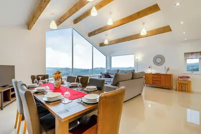 Image de Hen House View 1 - Uk41552