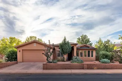 Image de Pet-Friendly Luxury Home in Kanab, Utah, with Gym, Hot Tub and Pool, Near Bryce