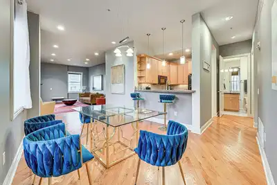 Image de Heart of Dtwn Omaha: Historical Apt w/ Perks