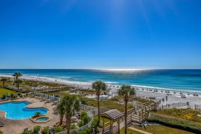 Image de 3 Bedroom 3 Bath ~ Gulf Front! Stunning Views! 1 Beach Setup Included!
