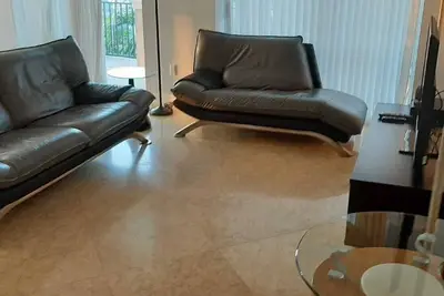 Image de Located at the heart off Sunny Isles Beach Florida