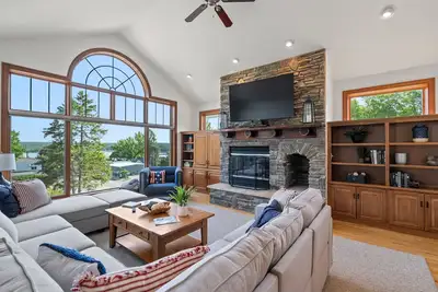Image de Spacious 3-Story Updated Fish Creek Condo – Walk to Downtown, Decks & Views