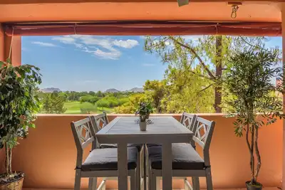 Image de Splendid Top Floor Condo. Spectacular Views! Fantastic Neighborhood!