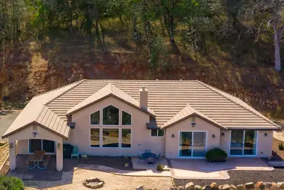 Image de Elegant Custom Home at Collins Lake! Walk to Lake! Walk to Park! Great hiking!