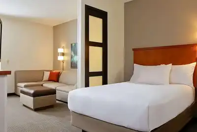 Image de Your Home Away From Home! Pet-Friendly Unit To Relax. Near Sweet Water Park!