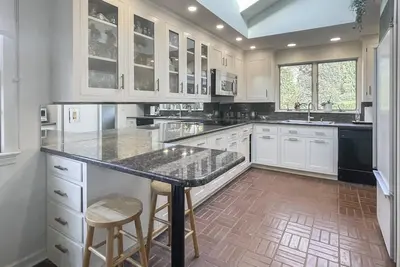 Image de Westport Gem - walk to shops, dining, town center, pet-friendly