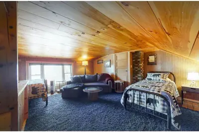 Image de Charming cabin with wood stove, firepit and Porch!