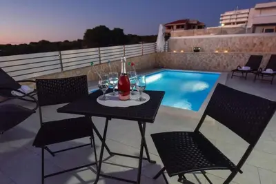 Apartments Funtastic for 12 with Private & Heated Pool
