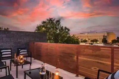 Image de Modern 3br Home Across from Netflix Studio!