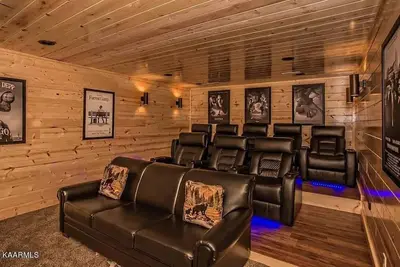 Image de Starr Crest by Beyond Expectations: 5br w/ Indoor Pool, Theater & Game Room
