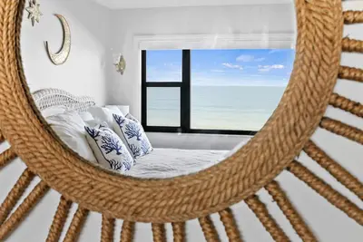 Image de Directly on the Beach Classy Coastal Condo Hutchinson Island Jensen Beach Fl