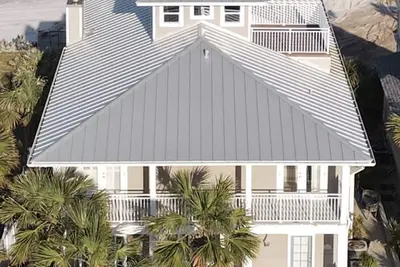 Image de 4 br - 3ba- Sleeps 9 Beautiful Oceanfront Family home with private beach access
