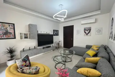 Cheerful 3 bedroom flat with jaccuzi & open view