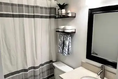 Image de Lovely 2-bedroom Condo! Easy Access to Downtown!