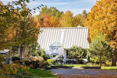 Image de Surrounded by nature perfect for fall!