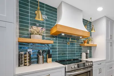 Image de New! 5 Min to Beach - Luxury Renovated Heated Pool Home 2 King Beds see 3d tour