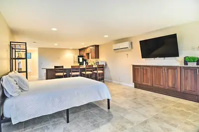 Image de On-Site Pond: Sleek Largo Studio < 7 Mi to Beach!