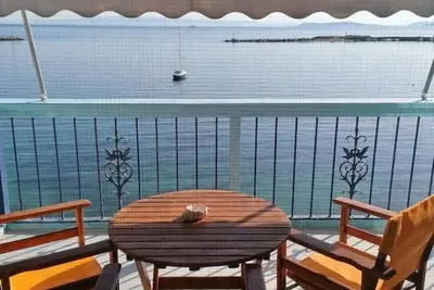 Image de \"Ninemia\" Sea front apartment