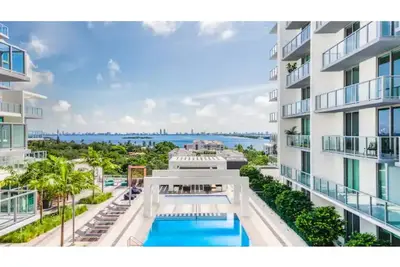 Image de Stylish Condo Design District